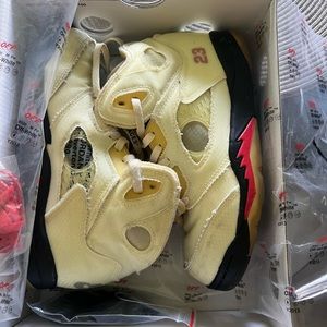 Kids off-white Jordan 5 size 2.5